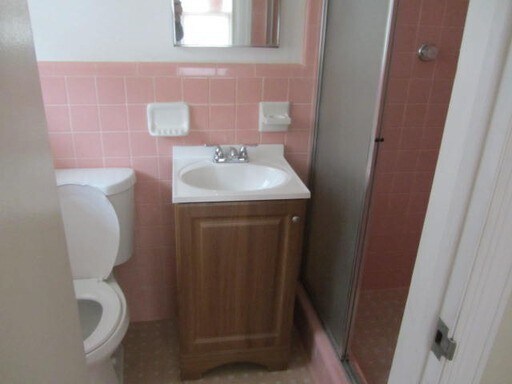 Foto del edificio - Don’t Miss Out! Look, Lease, and Live Spec...