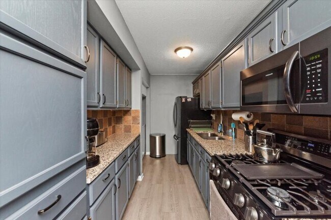 Building Photo - 2 bedroom in Bolingbrook IL 60440