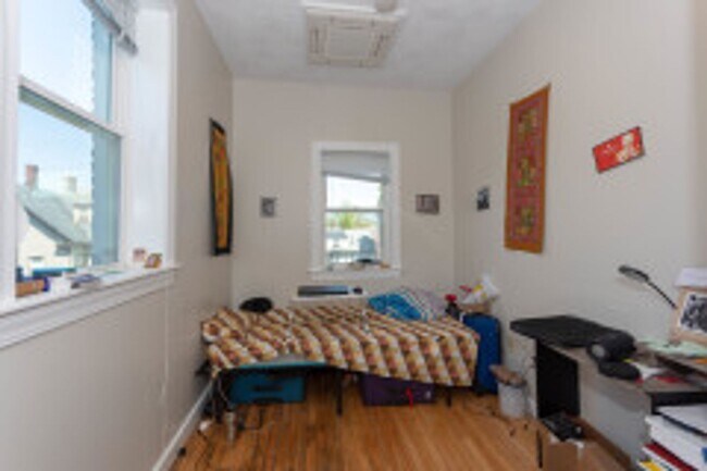 Foto del edificio - ALLSTON 3.5 Bed 2 Bath - Available NOW  (NO BROKER FEE)