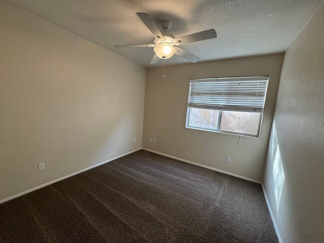 Building Photo - 4 bedroom house in Madera Parc