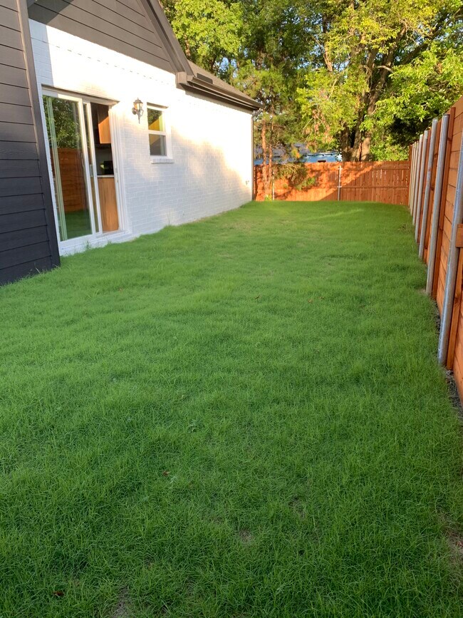 Patio lateral cubierto - 425 Bass Rd