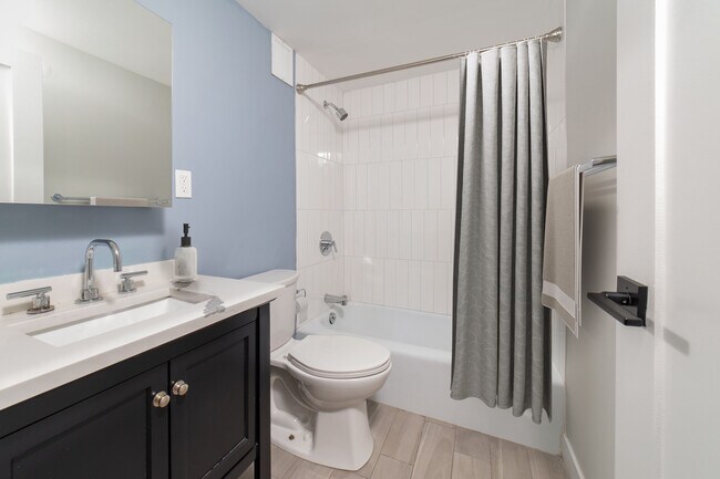 Baño - 840-846 Massachusetts Ave