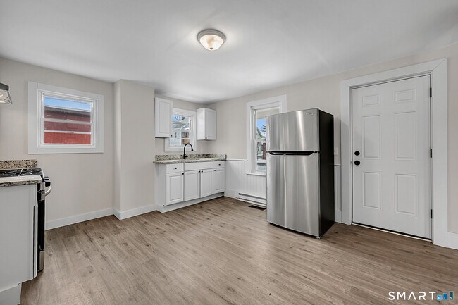 Foto del edificio - 8 Bancroft St