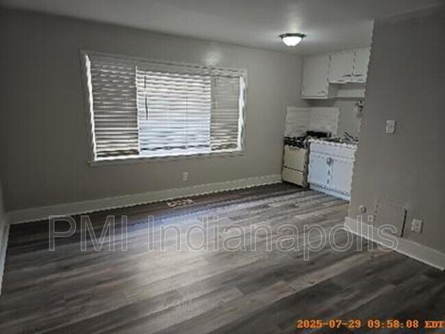 Foto del edificio - 5824 E Washington St