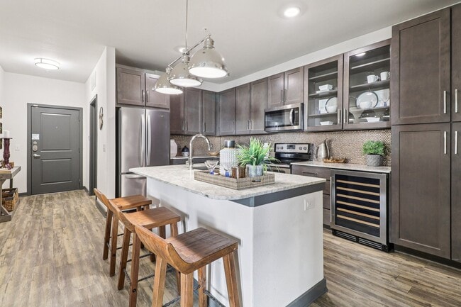 Building Photo - Revl Crockett Row