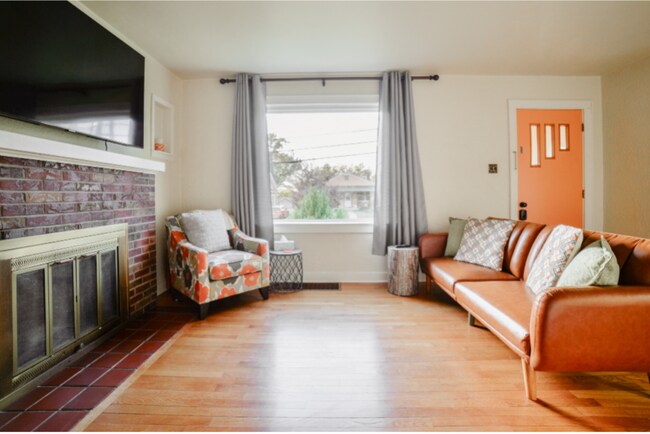 Foto del edificio - Fully Furnished Charming Home In Cape Gira...