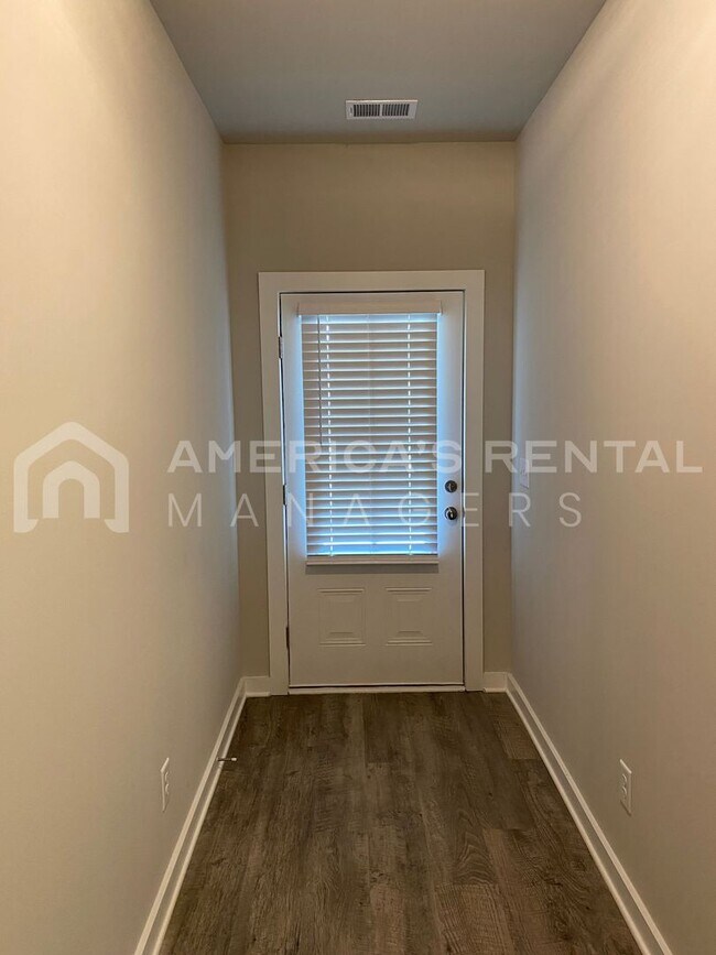 Foto del edificio - Home for Rent in Jemison, AL.. View with 4...