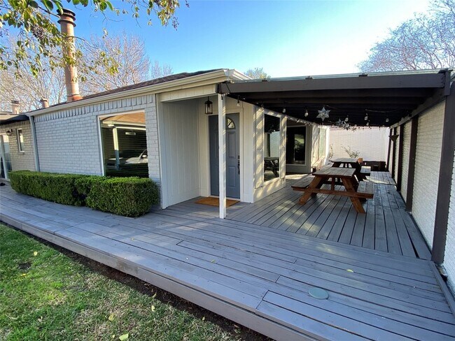 Building Photo - 8310 Spring Wind Dr