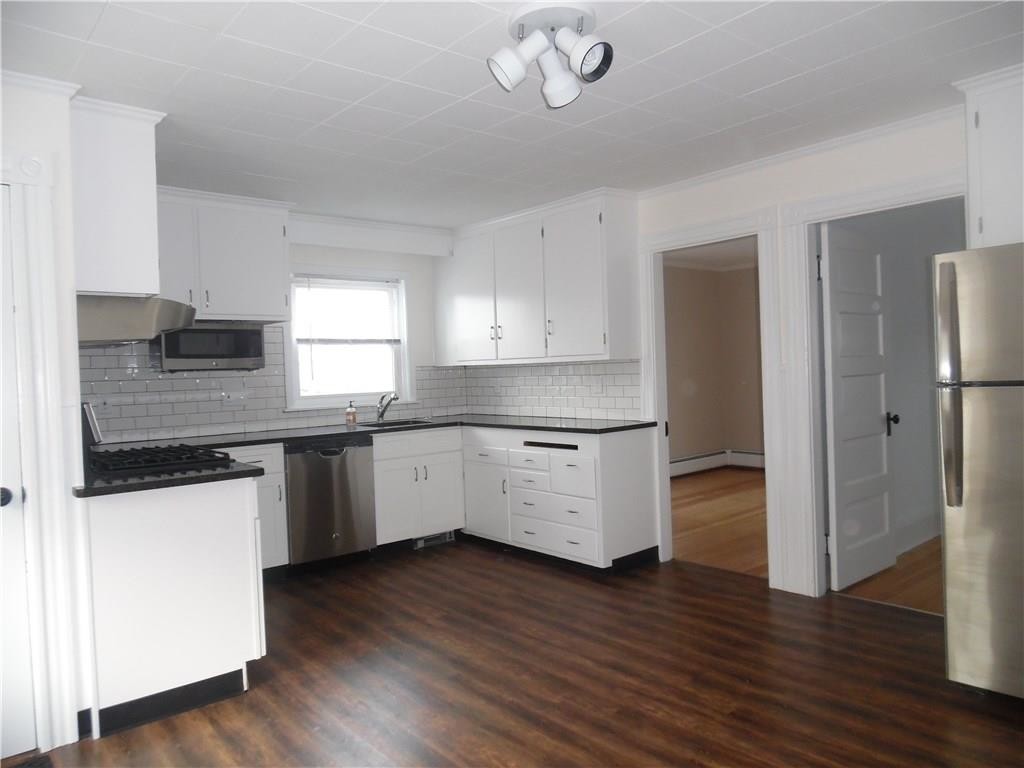 54 Wood St, Warren, RI 02885 Room for Rent in Warren, RI