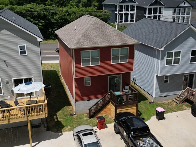Terraza trasera - 704 Crossland Ave