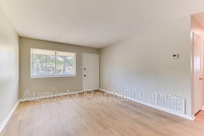 Building Photo - 329 E View Dr
