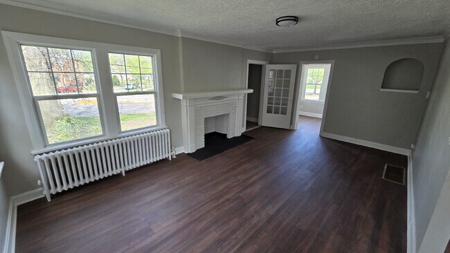 Foto del edificio - Stunning 4-Bedroom Home with additional Office/Flex Space and Modern Updates in Cleveland Heights