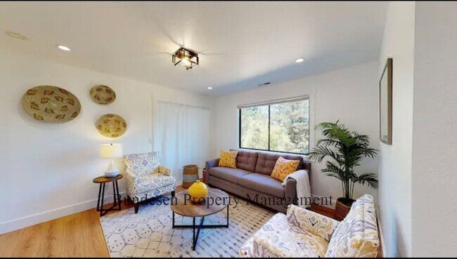 Foto del edificio - Furnished or Unfurnished 1-Bed in Petaluma...