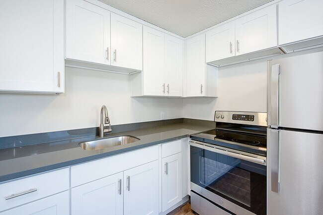 Building Photo - Fountainside