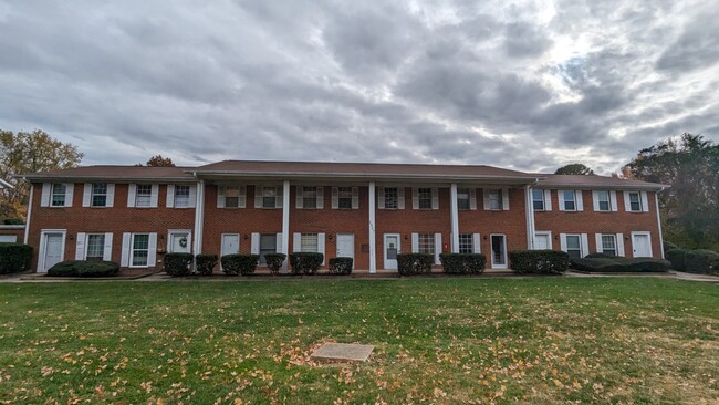 Building Photo - 1307 W Meadowview Rd