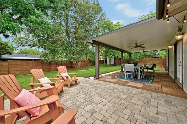 Foto del edificio - 503 Harway Ct