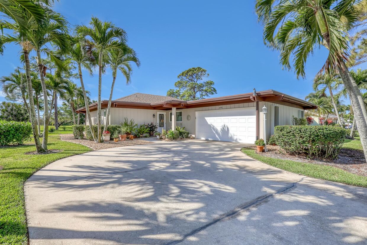 Foto principal - 6598 Eastpointe Pines St