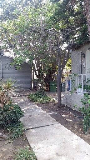 Building Photo - 3923 S Normandie Ave