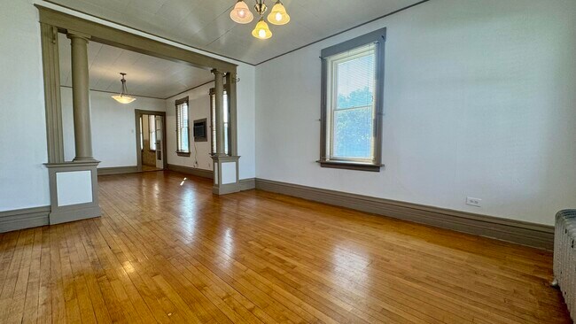 Building Photo - 1828 S 6th St
