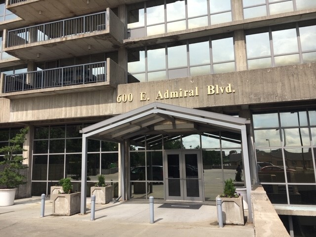 Foto del edificio - 600 Admiral Blvd