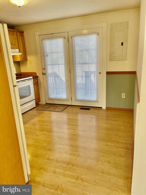 Building Photo - 671-A E G St