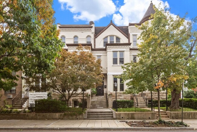 Photo - Professionally Managed & Recently Renovated // 2  Bedroom 2  Bathroom Condo // Meridian Hill Park...