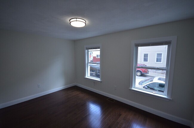 Foto del edificio - Great location! 2 bed 1 bath Blocks away f...