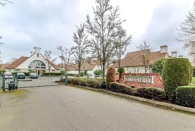 Foto del edificio - Spacious 2 bedroom Townhome with Garage ne...