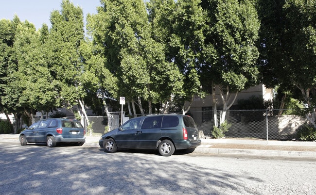 Primary Photo - Willow Crest Apartments