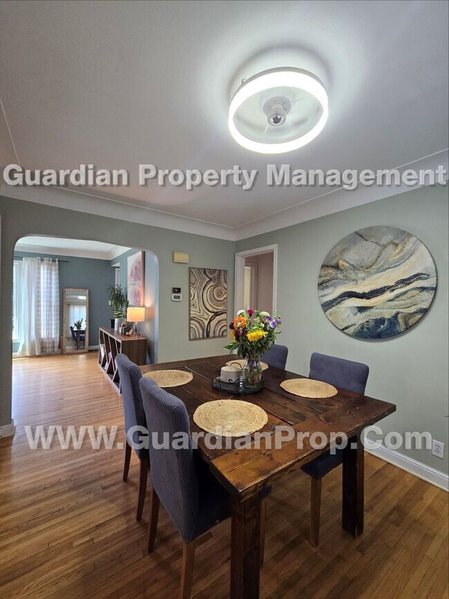 Foto del edificio - 3313 Library Ln