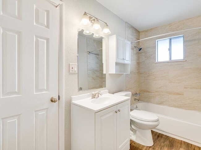 Building Photo - Bella Vista