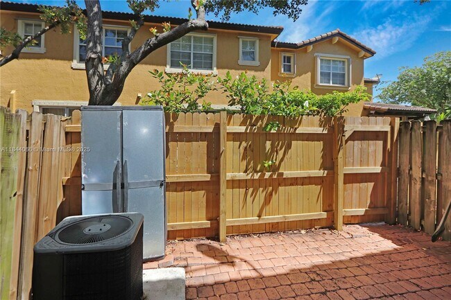 Foto del edificio - 9353 SW 227th St
