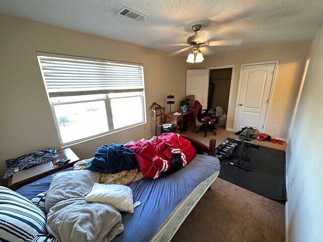 Building Photo - All the Amenities for a Great Price - Brid...