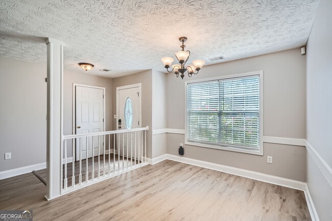 Building Photo - 1525 Snow Hill Dr
