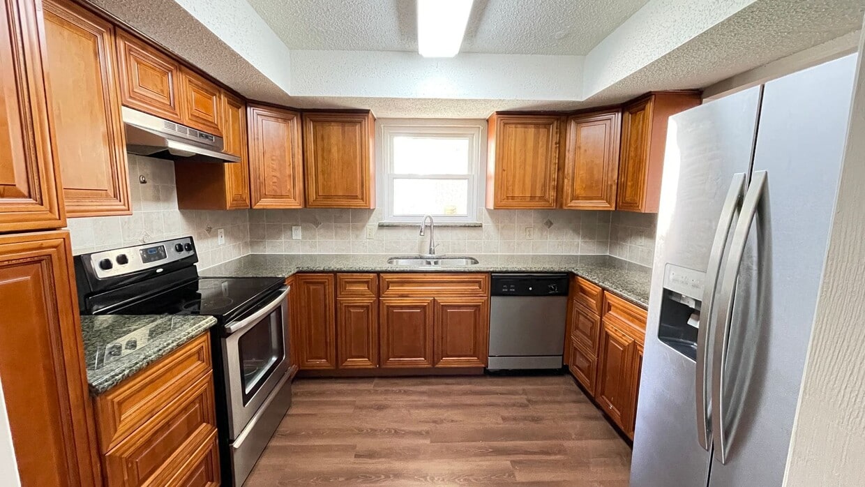 Primary Photo - Spacious Townhome in the heart of Irving