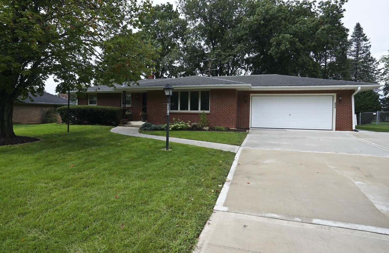 Primary Photo - 4576 Pepper Dr