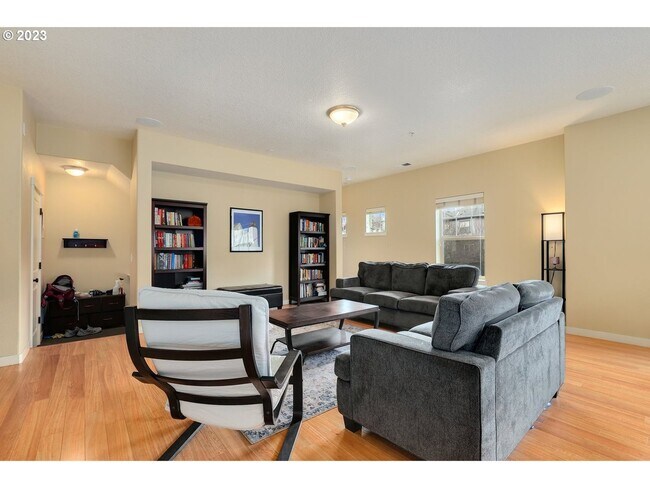 Foto del edificio - 621 NE Newstead Ln
