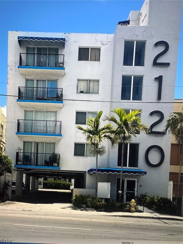 Foto principal - 2120 W Flagler St