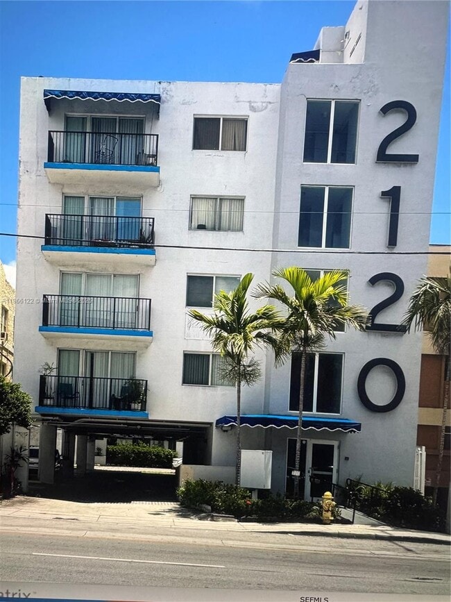 Building Photo - 2120 W Flagler St