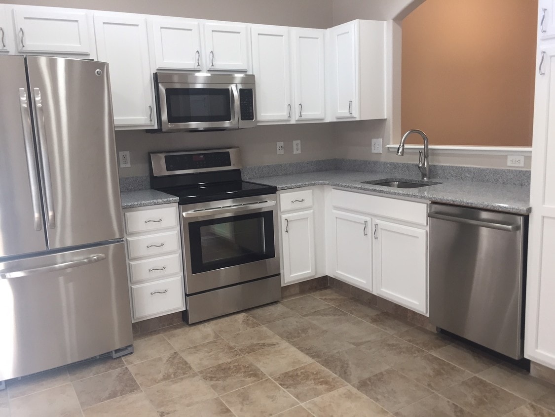 Beautiful kitchen! - 1438 S Dayton Cir