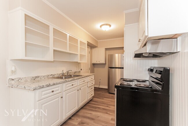 Building Photo - Enjoy living the good life in this 3 bedro...