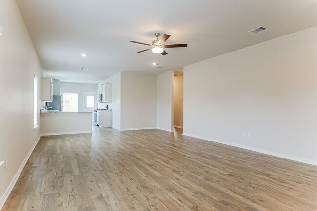Foto del edificio - 16455 Hill Dr