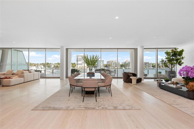 Foto del edificio - 5 Grove Isle Dr