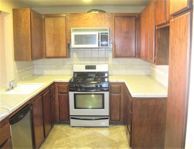 Building Photo - 2441 Sylvian Ln