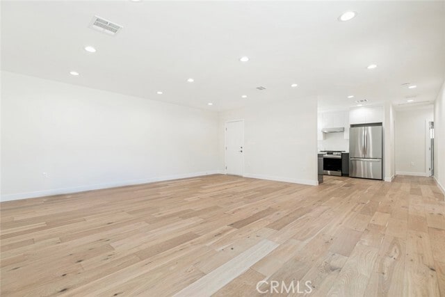 Building Photo - 10446 Woodley Ave