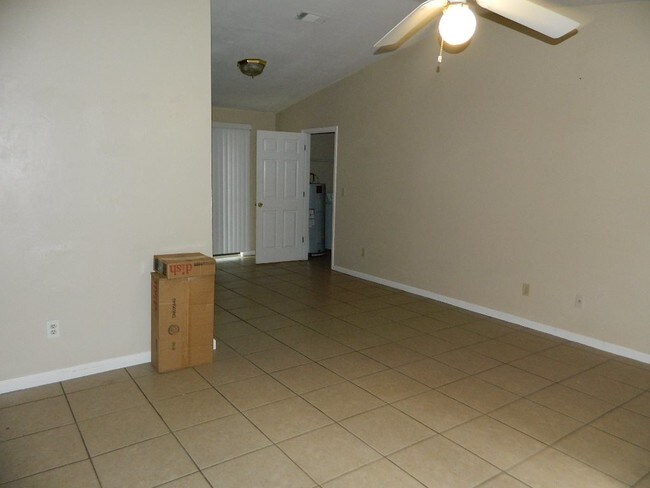 Building Photo - 1466 Valley Green Dr