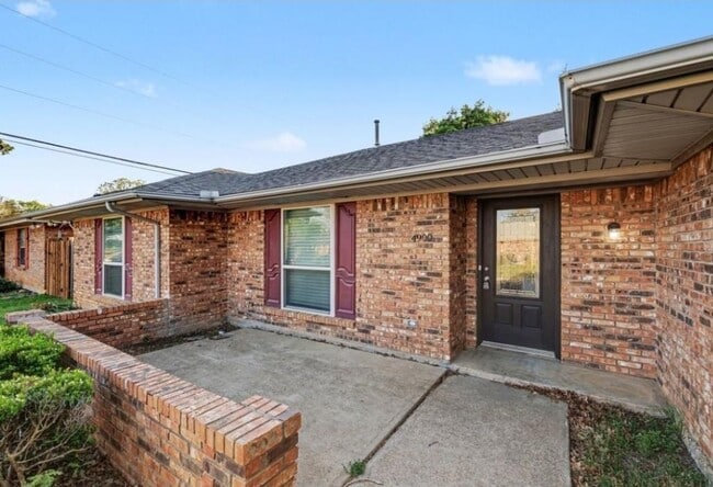 Building Photo - 4900 Ridgeline Dr