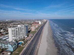 Building Photo - 7700 Seawall Blvd