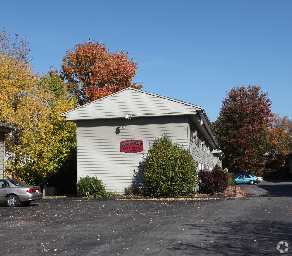 Primary Photo - Hiden Brook Terrace