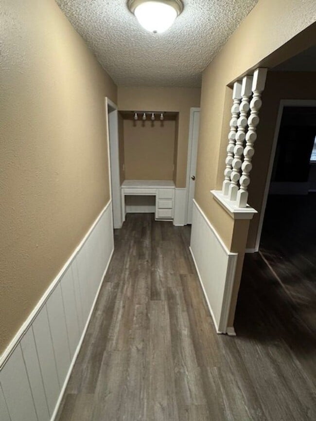 Building Photo - 3 bedroom 2 bath home